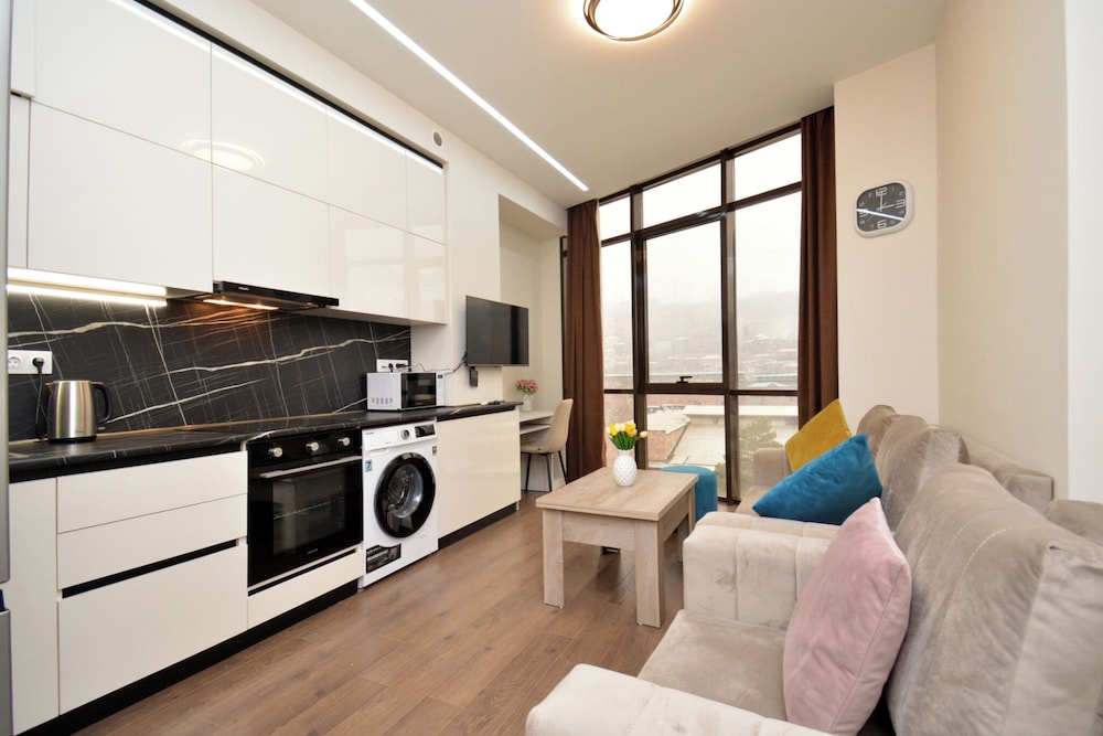 Apartment by Luxe Group VA277