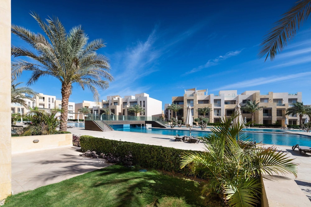Xuru Stays I Exotic 1bdr w/ Outdoor Terrace Pool & Beach Access