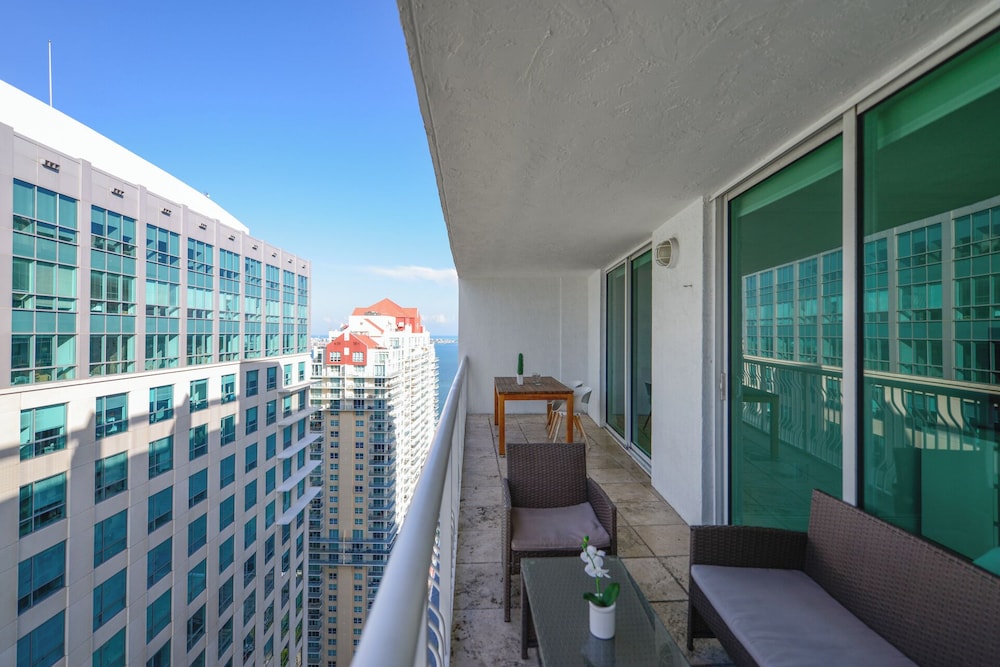 Centric 40thFloor Brickell Condo FREE parking by Palermo Home Miami