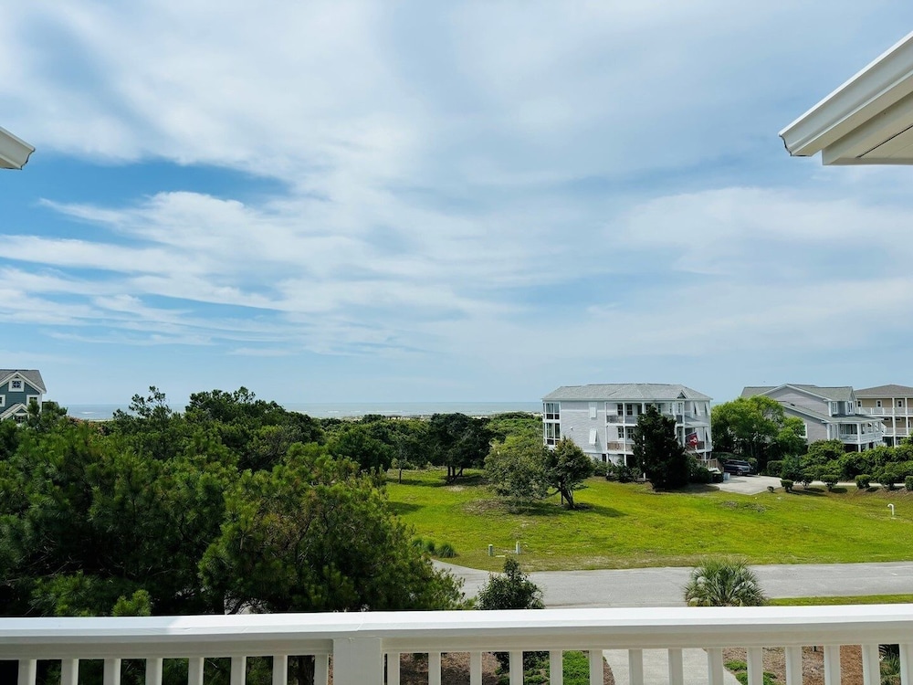 Gray Goose 5 Bedroom Home by RedAwning