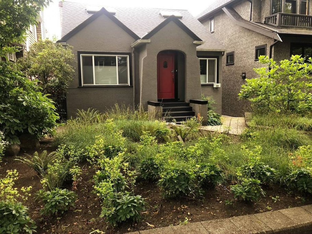 438 West 21st Beautiful 3 Bdrm Newly Reno d Home Cambie Area