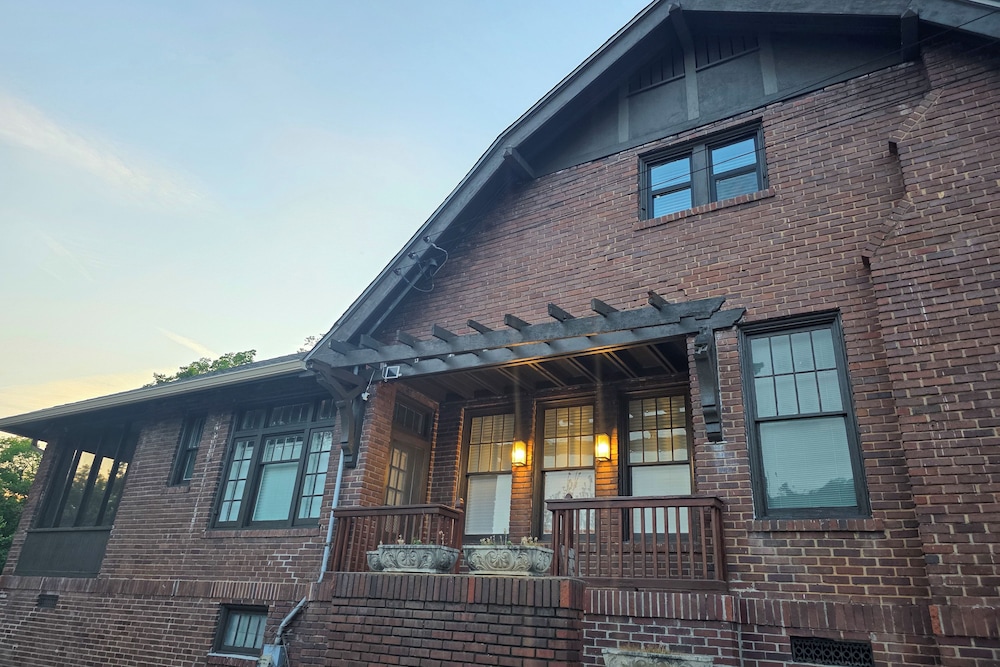 1 Mi to Dtwn: Pet-friendly Macon Home w/ Yard