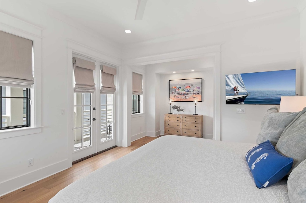 Rooftop Deck w/ Views, Pool, Luxury 5bdr Resorting To Happiness by Avantstay