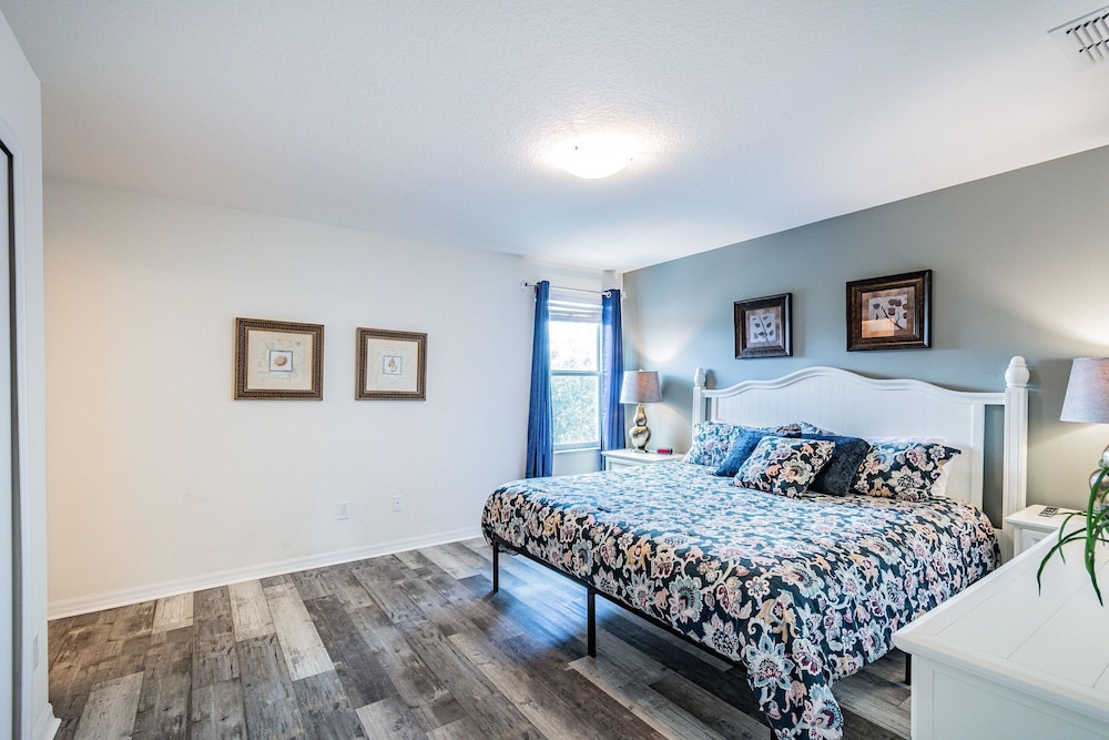 4BR Townhome w/ Pool in Bella Vida Resort