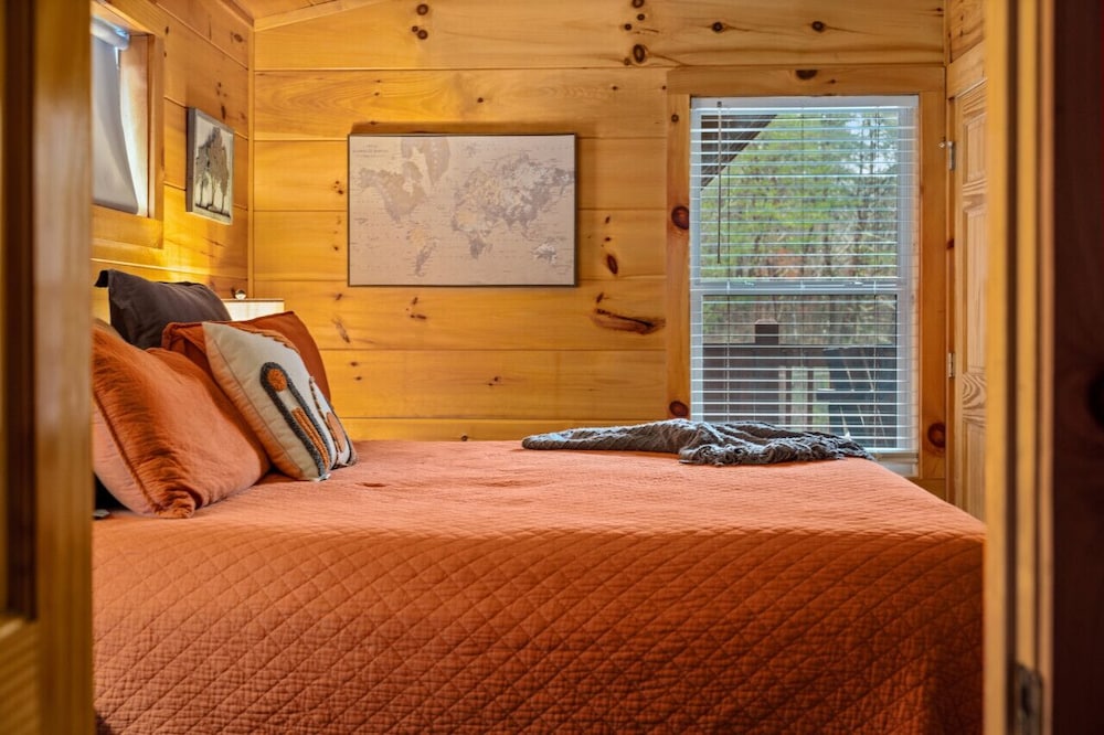 Rustic Mountain Retreat by Ghosal Luxury Lodging - Property Image 28