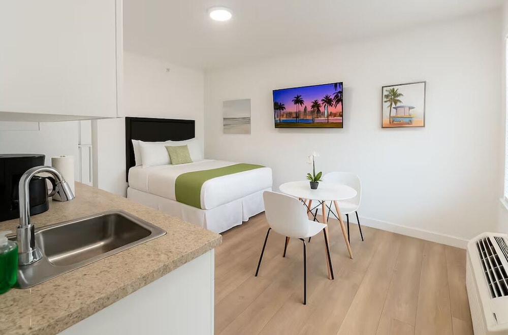 Sea Breeze Retreat Miami Beach Studio