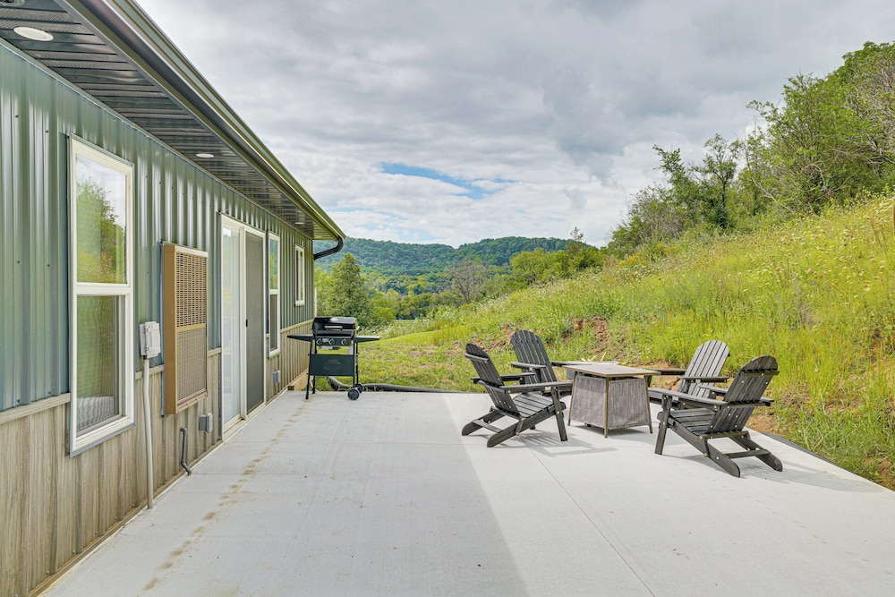 Hike, Fish & Relax: Kickapoo River Cabin!