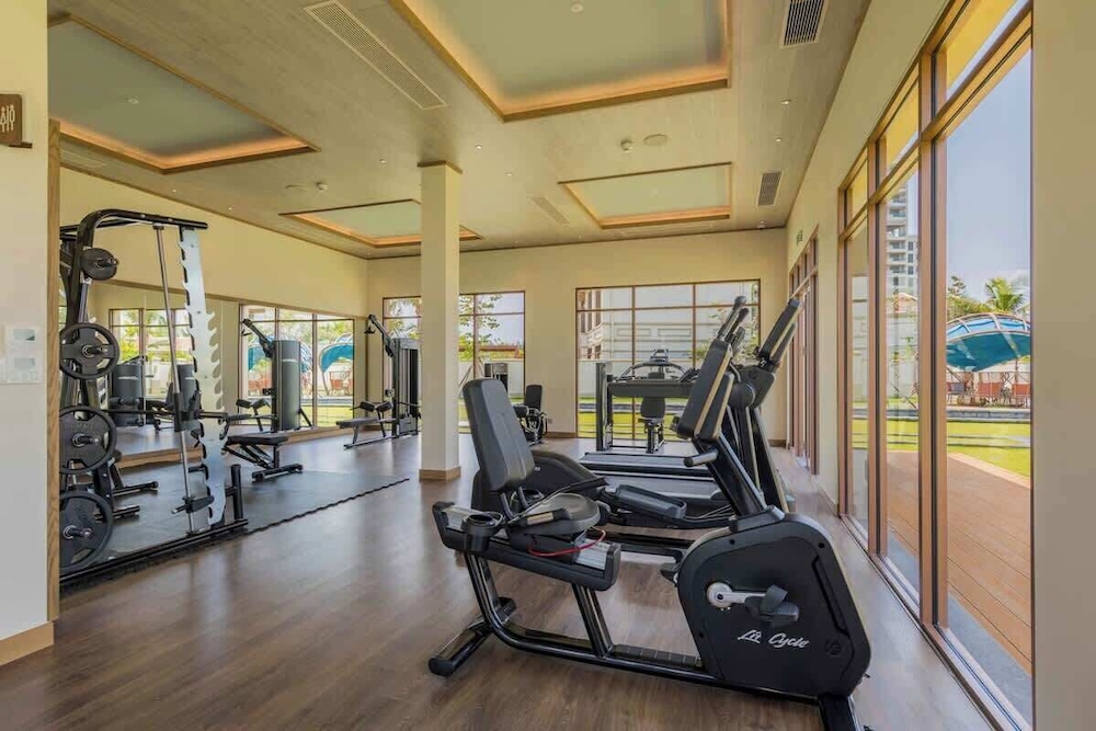 Beachside Villa: 2BR Private Pool & Breakfast