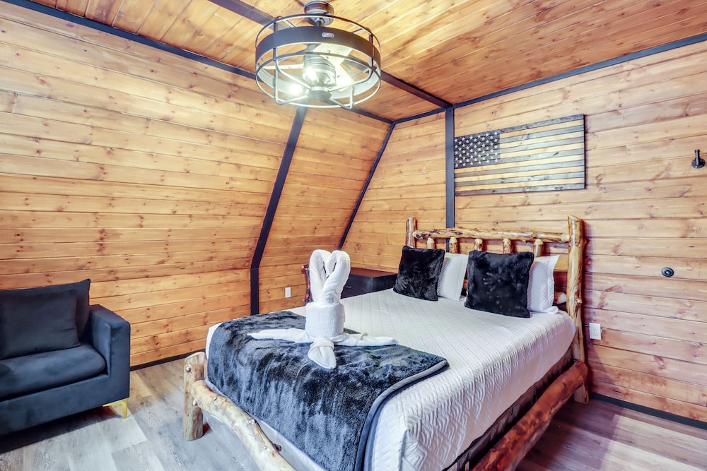 9 Mi to Big Boulder Mtn: A-frame Cabin w/ Hot Tub