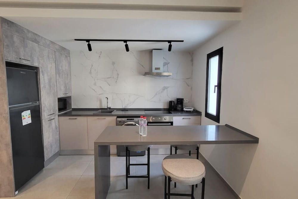 Sunset 303 Brand new apt With gym in Lac 1