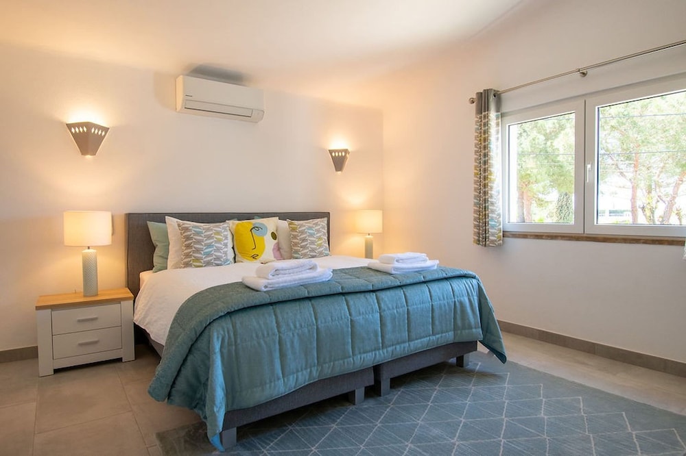 Lavanda Magnificent Five Bedroom Villa in Carvoe