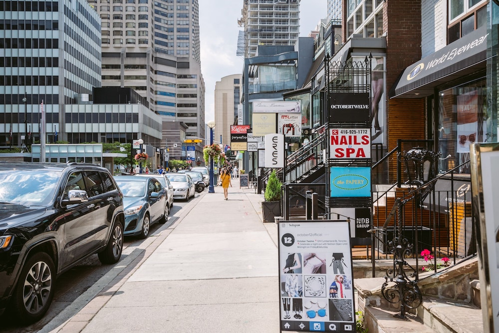 QuickStay - Yorkville's Finest (Yonge & Bloor)