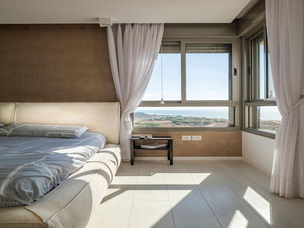 Luxury Mini Penthouse Sea View Best Loc view 3