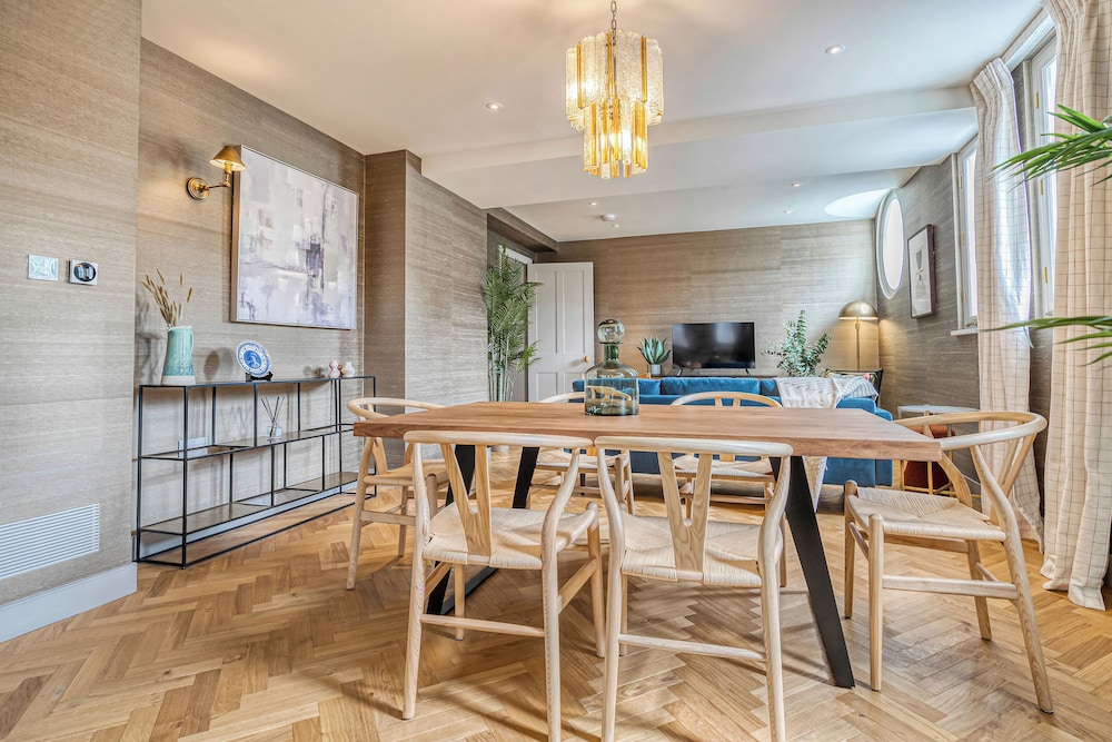 Luxury flats near Big Ben and London Eye