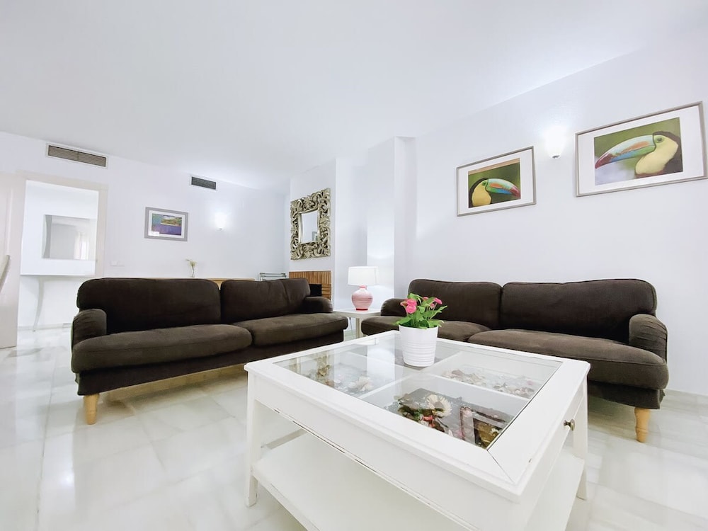 3 Bedroom Ground Floor Easy Parking F-2