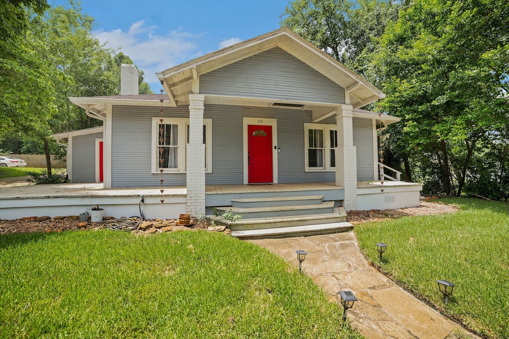 Magnolia House Walk To Festival Park 3 Bedroom Home