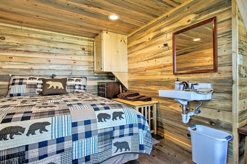 Pano Views! Custom Cabin on Rocky Mountain Front view 2