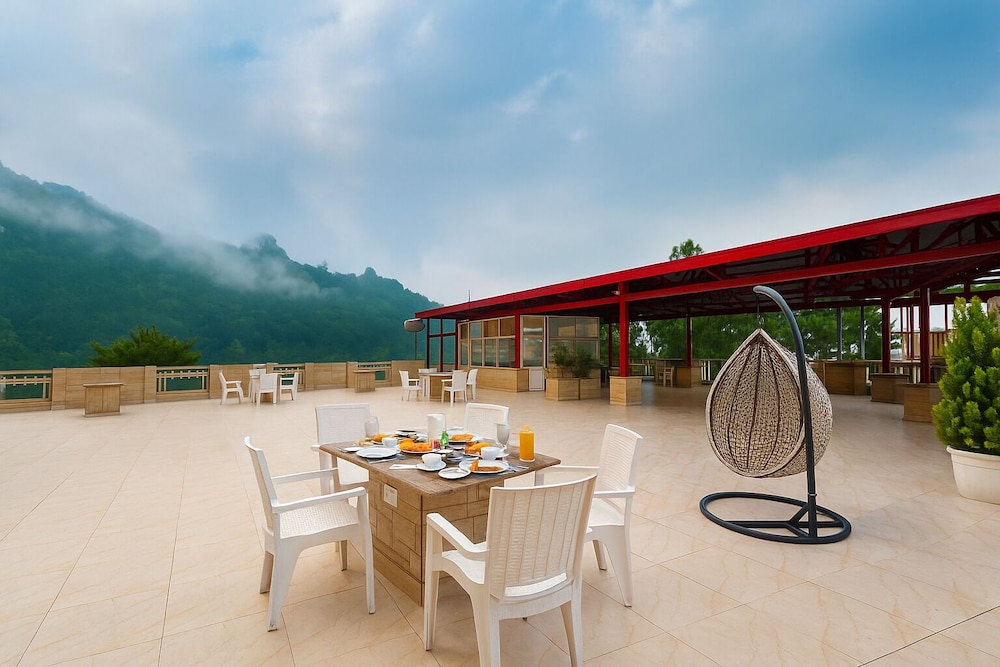Hotel Shiva Lake - Near Mussoorie Lake