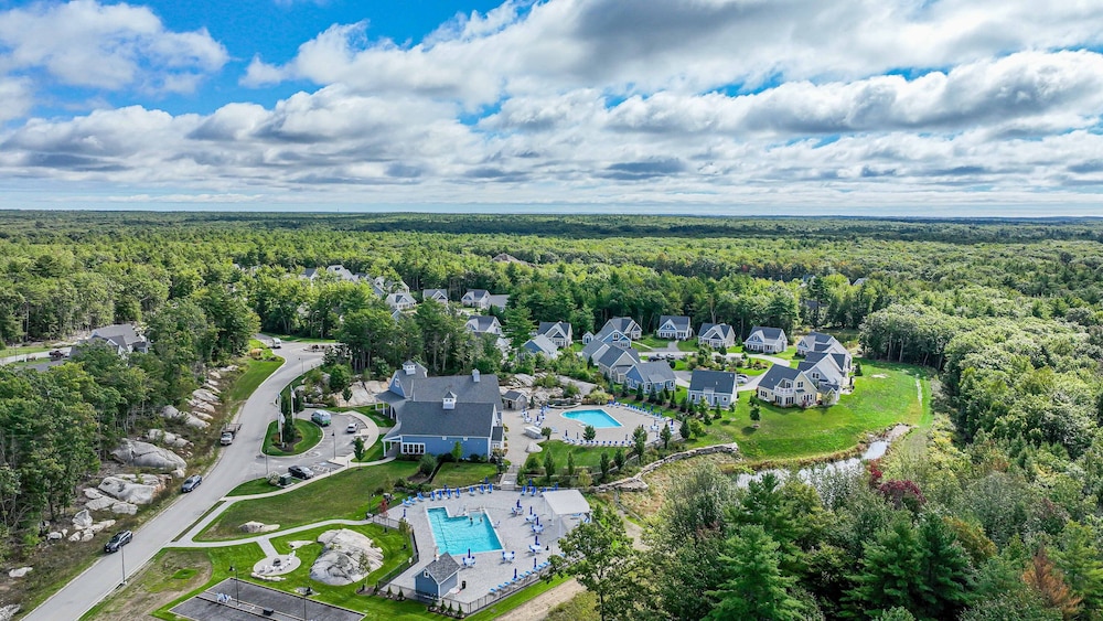 Maritime Meadows Charming Resort-style Home!