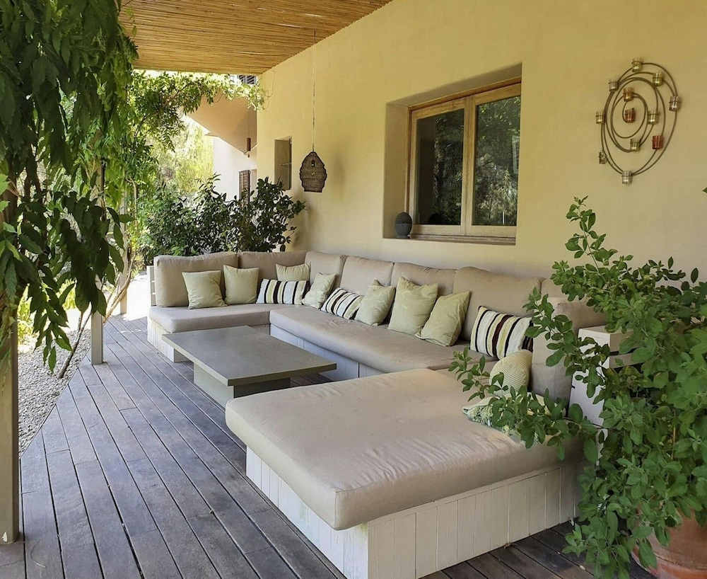 Holiday Home With Wooden-beamed Patio