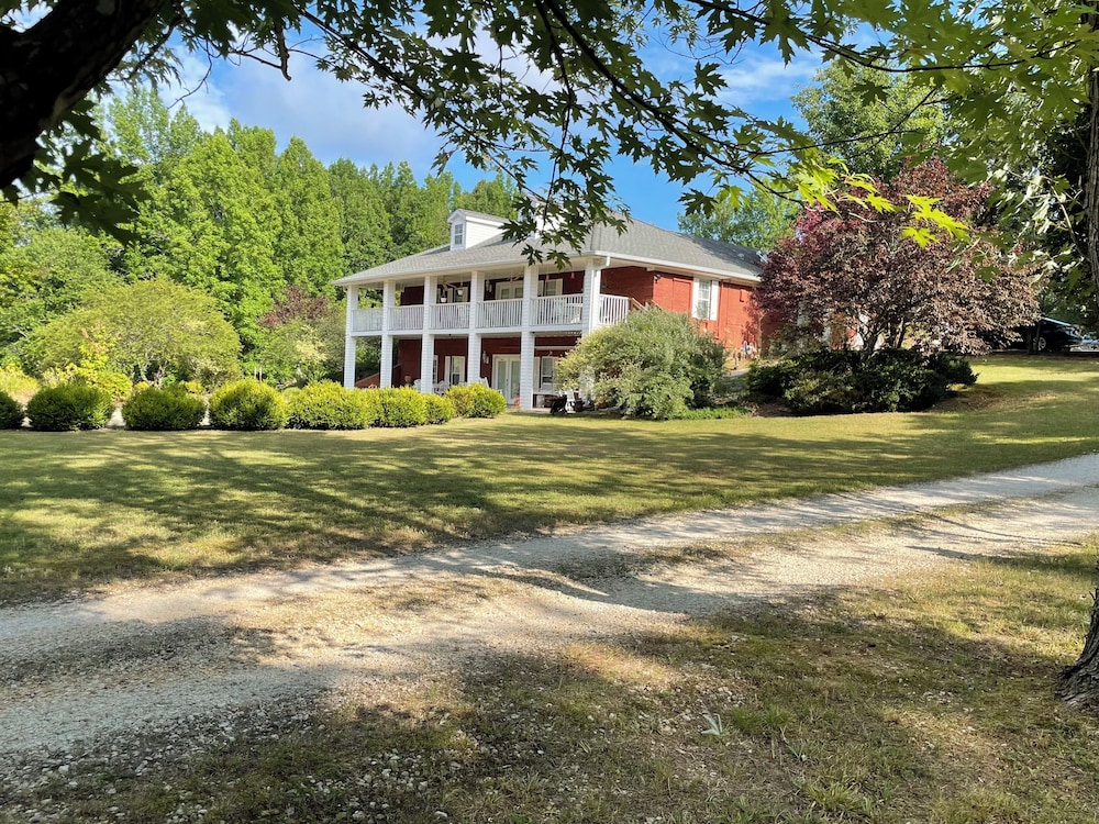 Country Music B&B Studios