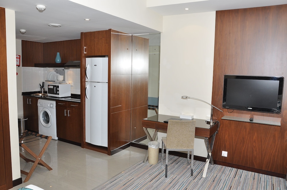 Abu Dhabi Vacations - Phoenix Plaza Hotel Apartments - Property Image 5