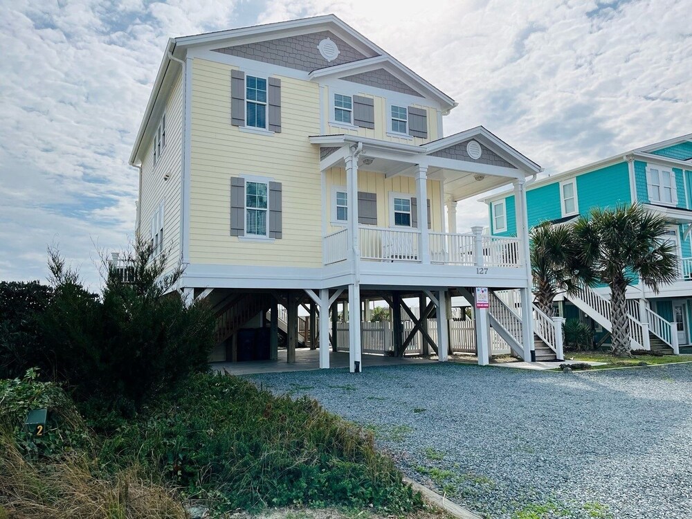 1 Ez Access 4 Bedroom Home by RedAwning