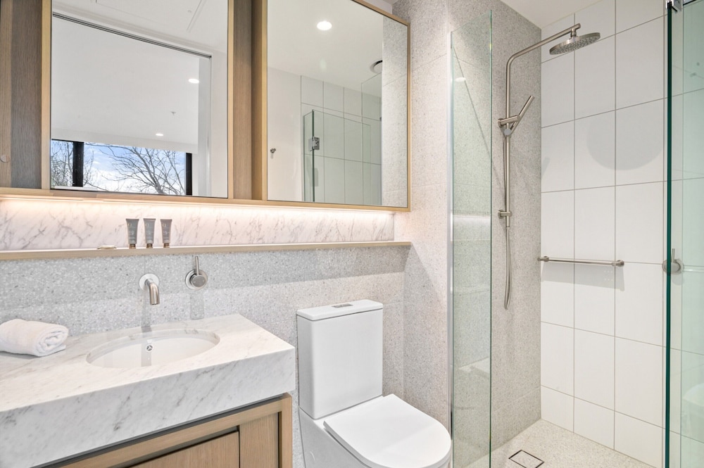 Brand-new 2-bed With Rooftop Access view 2