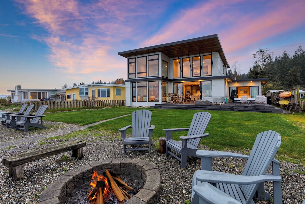 Chic Whidbey Island Waterfront Home w/ Hot Tub, Firepits + Views