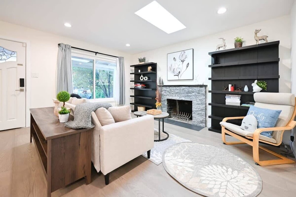 @ Marbella Lane - Exquisite Home 3BR