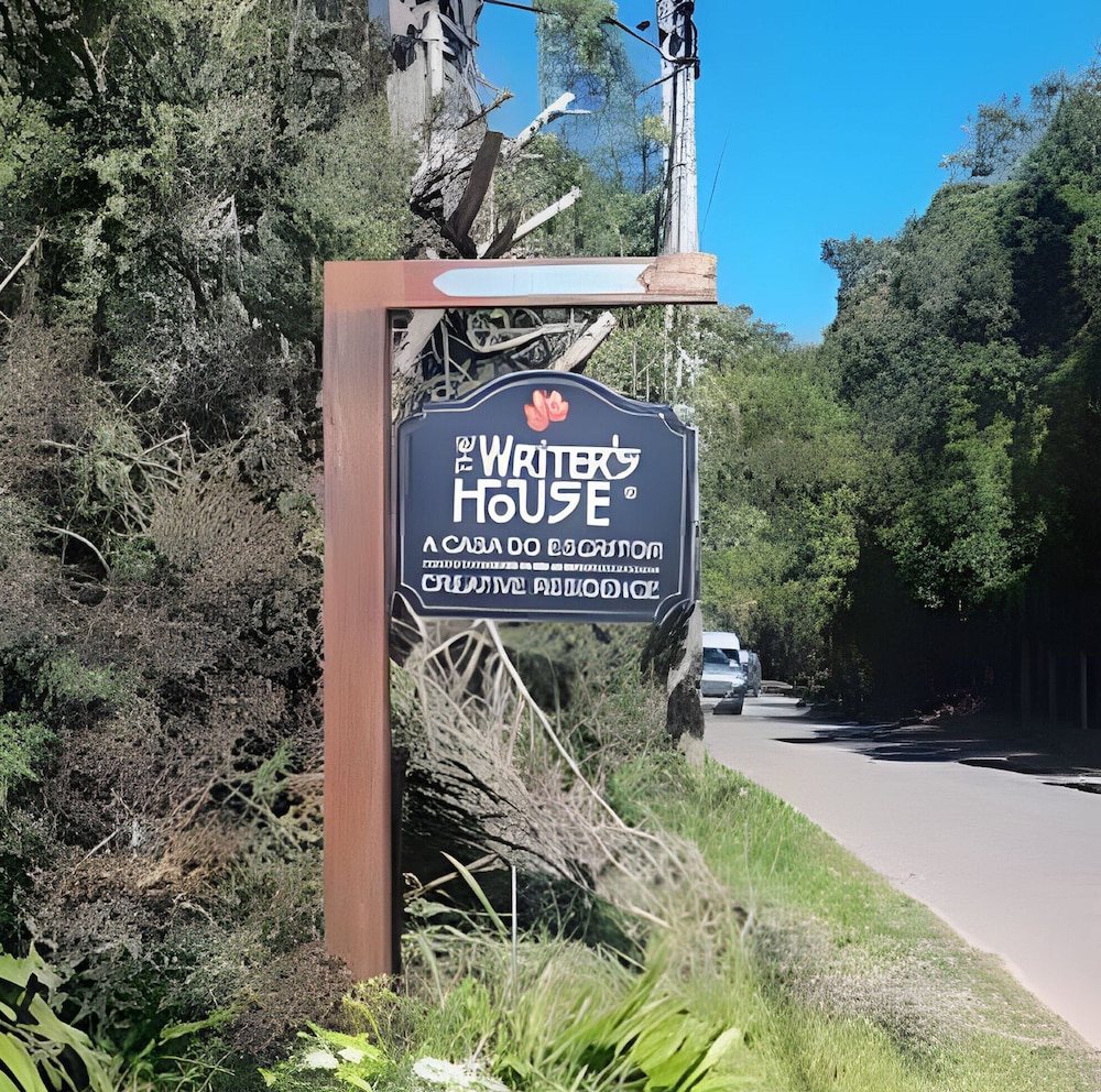THE WRITERS HOUSE