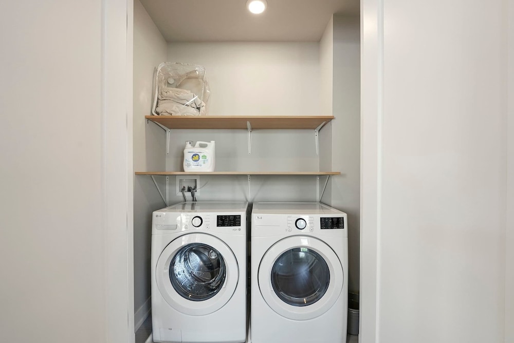 Chicago Modern Condo 2br2ba Balcony Free Park