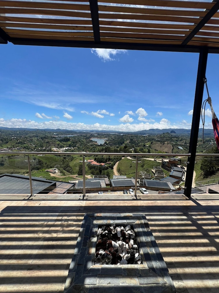 MONTECIELO HOSTING GUATAPE