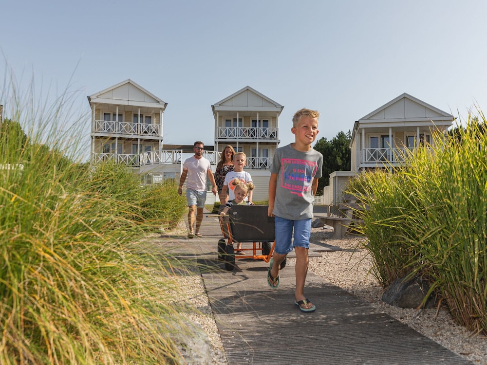 Villa in Banjaard Near Sandy North Sea Beach