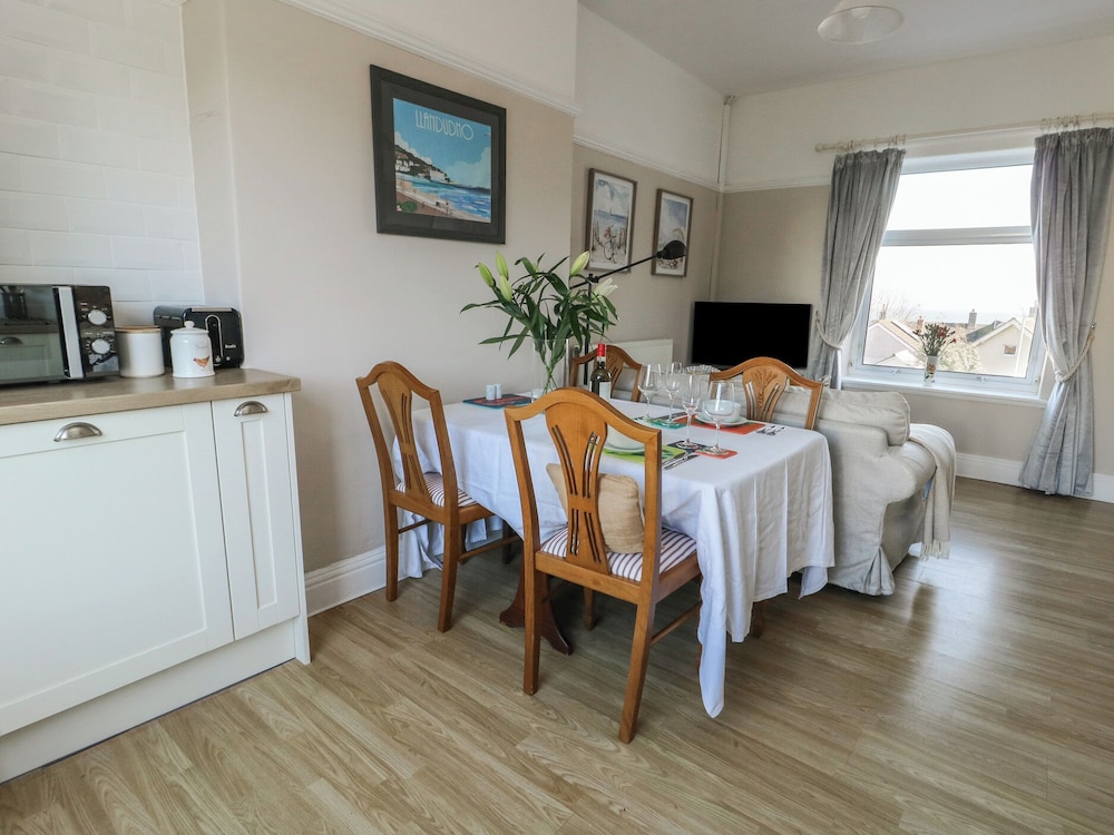 Rhos Retreat No. 7