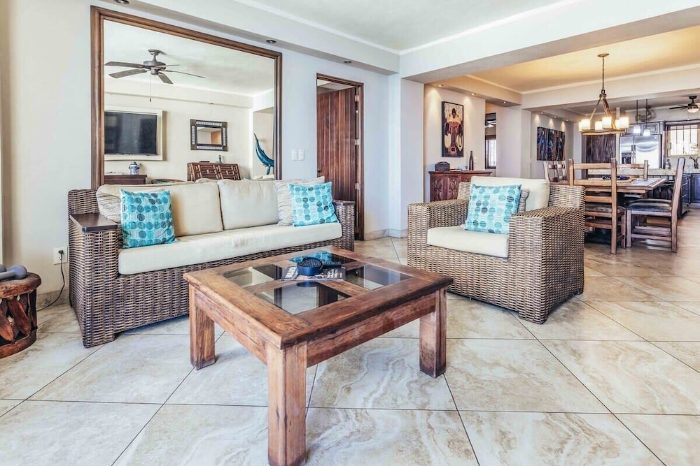 Ocean View 2Br Condo-balcony-beach-pool - 805