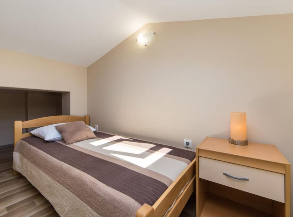 Apartments Nmn Drvenik