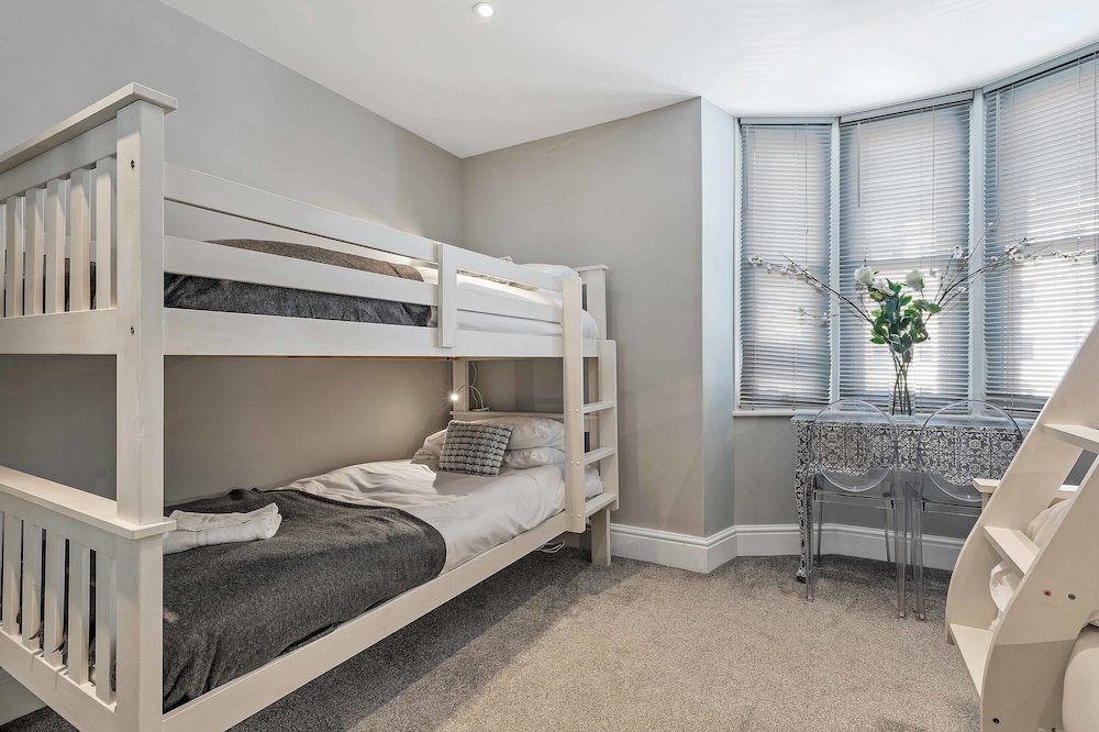 Central Pier Place | By My Getaways
