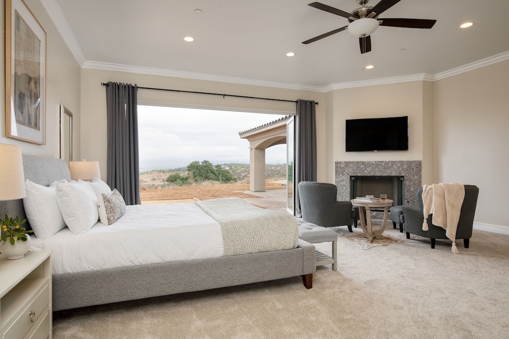 Malbec by Avantstay Incredible Estate w Panoramic Views Bocce Ball Court