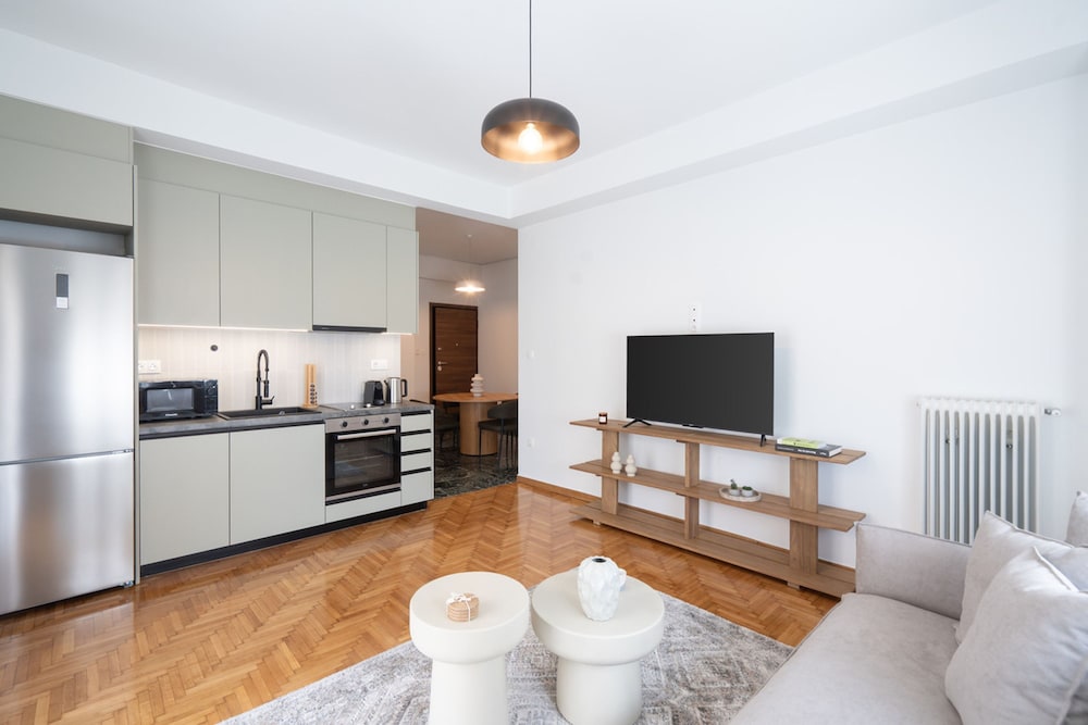 LIV - Premium Pagrati Apartment With View