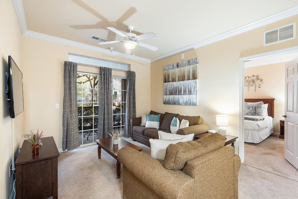 Tuscana Resort 2 Bedroom Condo Clubhouse Access 8 miles to Disney 2 Condo