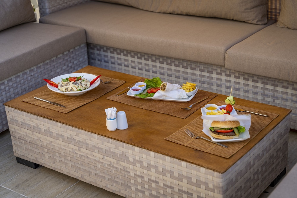 Queen Boutique Hotel - Image 61