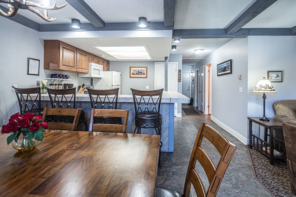 Longbranch 216 2 Bedroom Condo by RedAwning