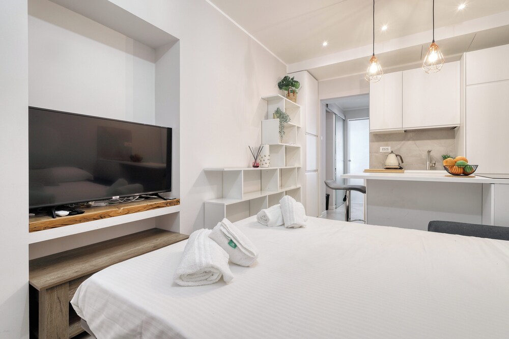 JOIVY Modern City Centre Flat