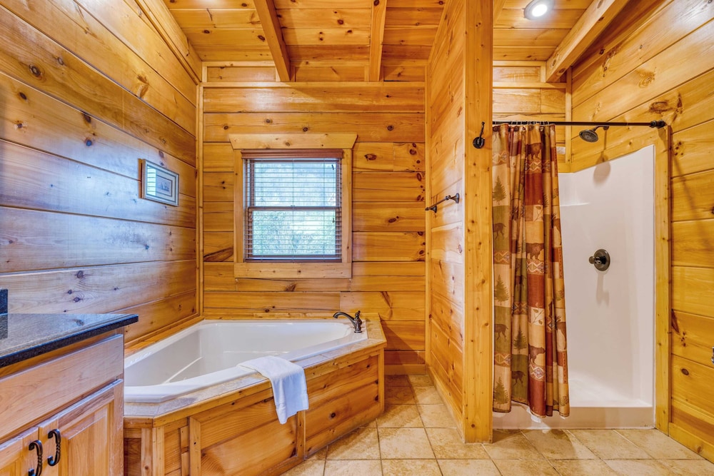Luxury Cabin w/ Elevator, Theater & Hot Tub Near Dollywood Smoky Vista Lodge