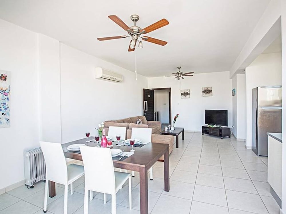 Apt Faye, Beautiful 2bdr Pernera Apartment view 3
