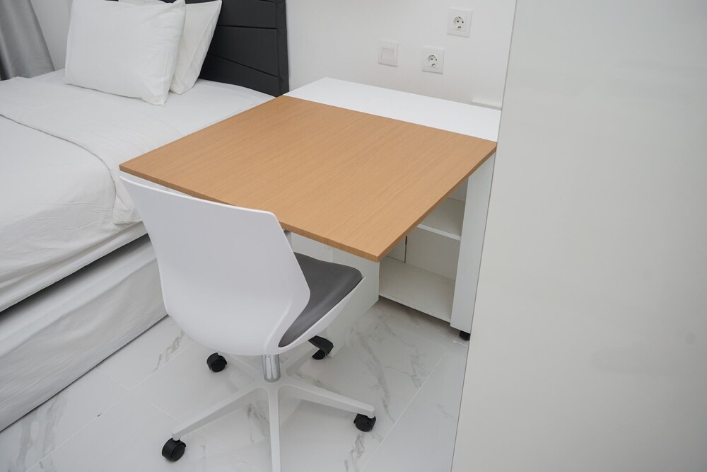 Elegant and Comfortable Studio Apartment at Sky House BSD, Pagedangan - 12
