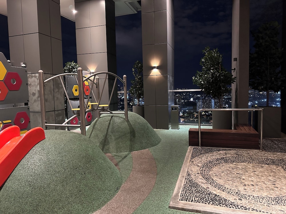 Skyline Luxe 4BR Retreat with En-suites