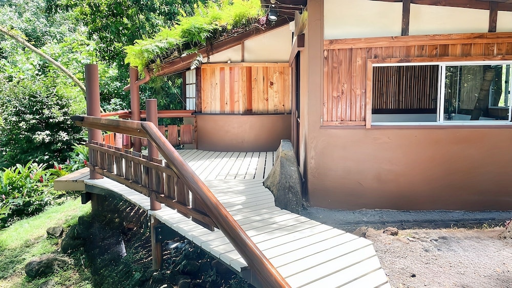Fare Oviri Lodge