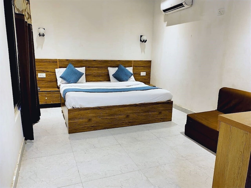 THE ROYAL CARGO RESORT